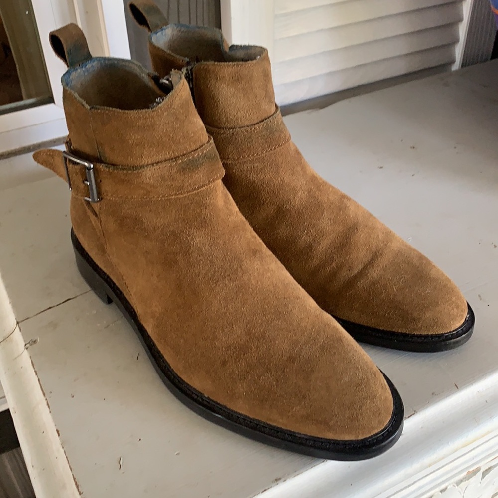Chelsea Boots w/side zip closure,